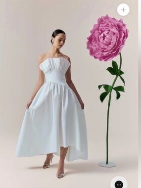 elliatt laurel white ruffle bust boned strapless maxi gown dress size small NEW